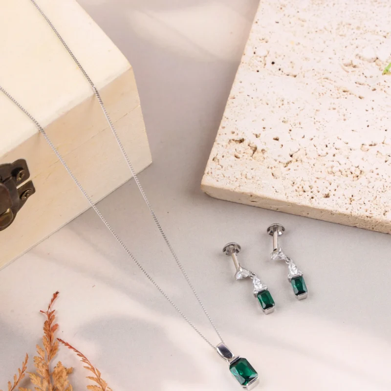 The Emerald Bar Dainty Set (Silver)