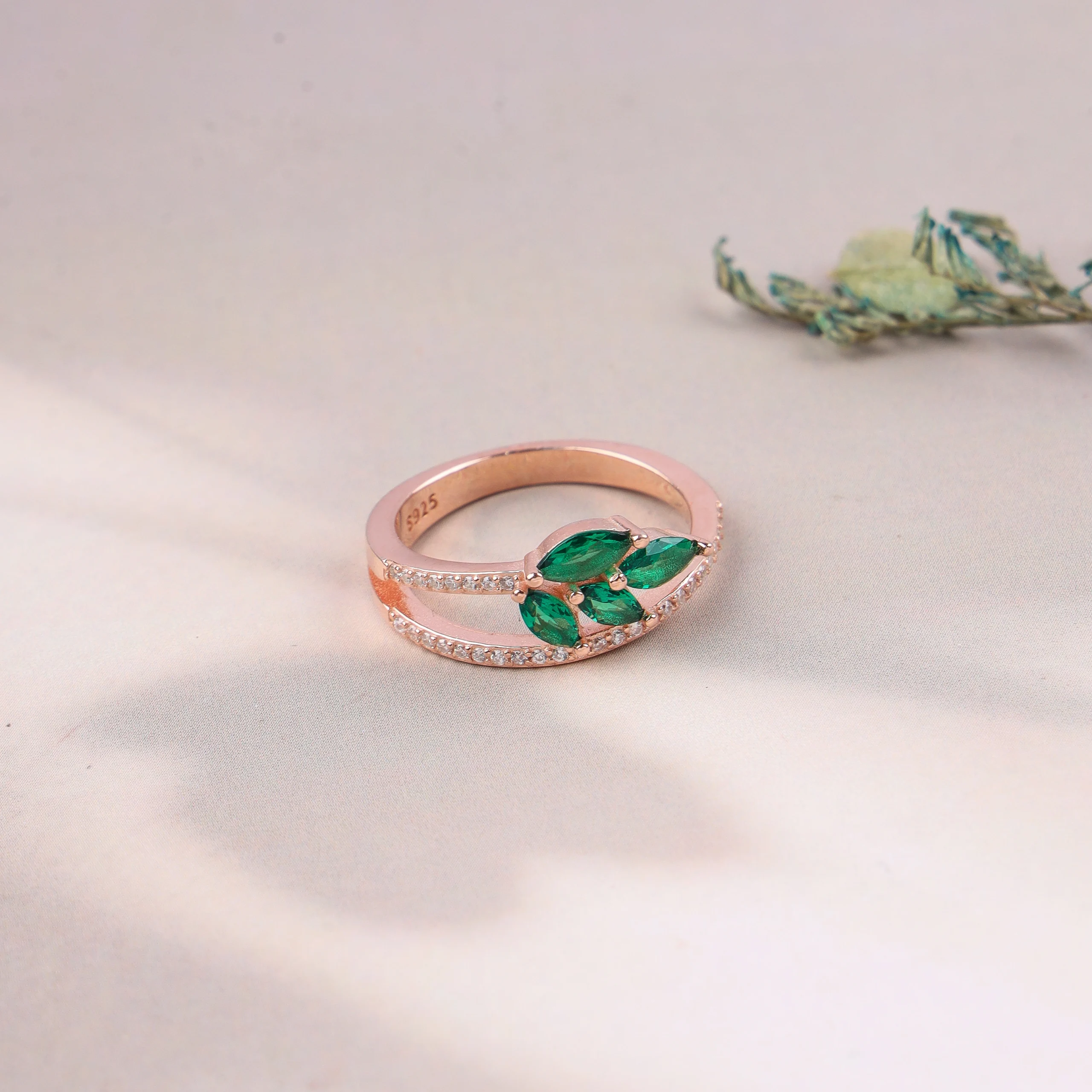 Emerald Vines Rose Gold Ring (Rose Gold)