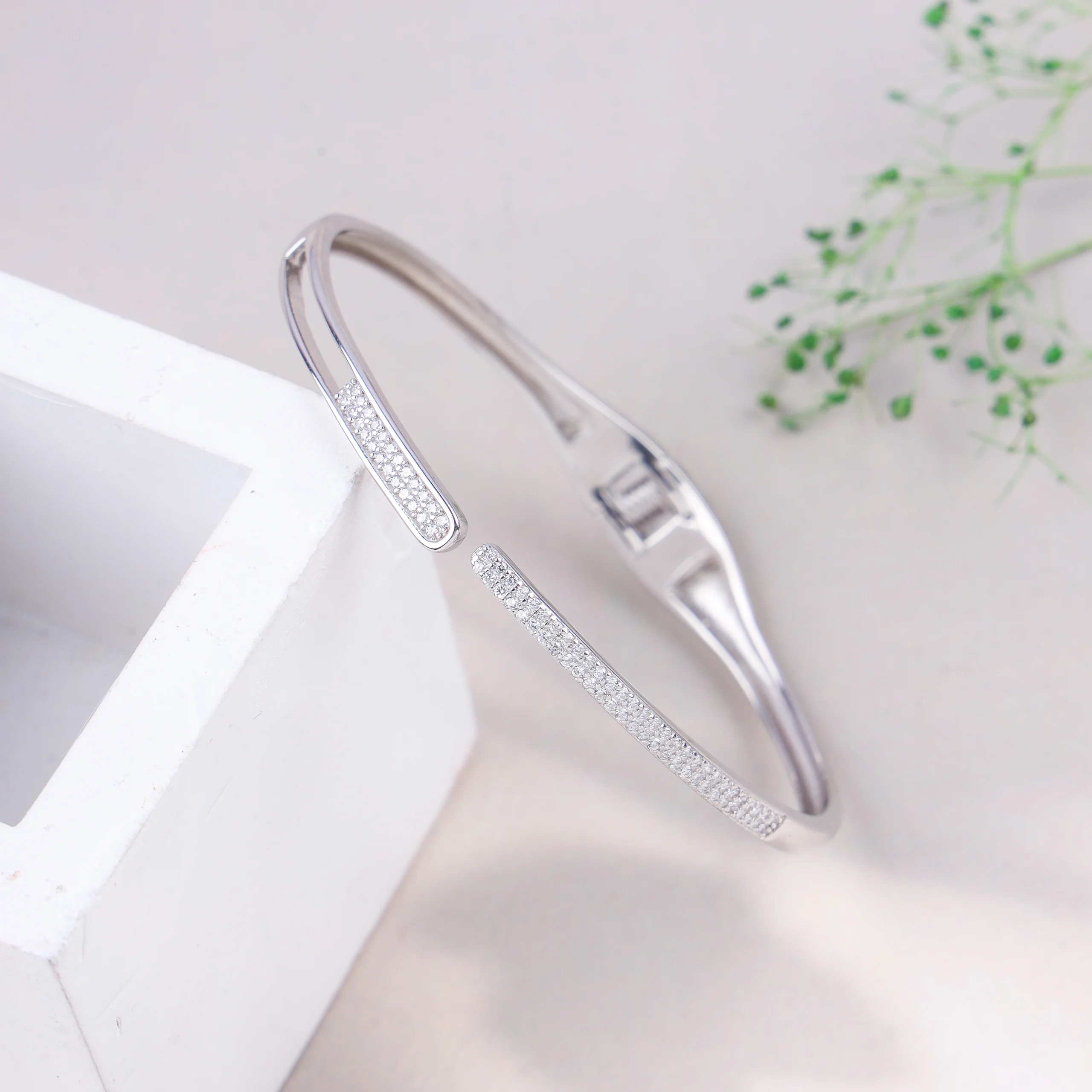 Pavé Sparkle Cuff (Silver)