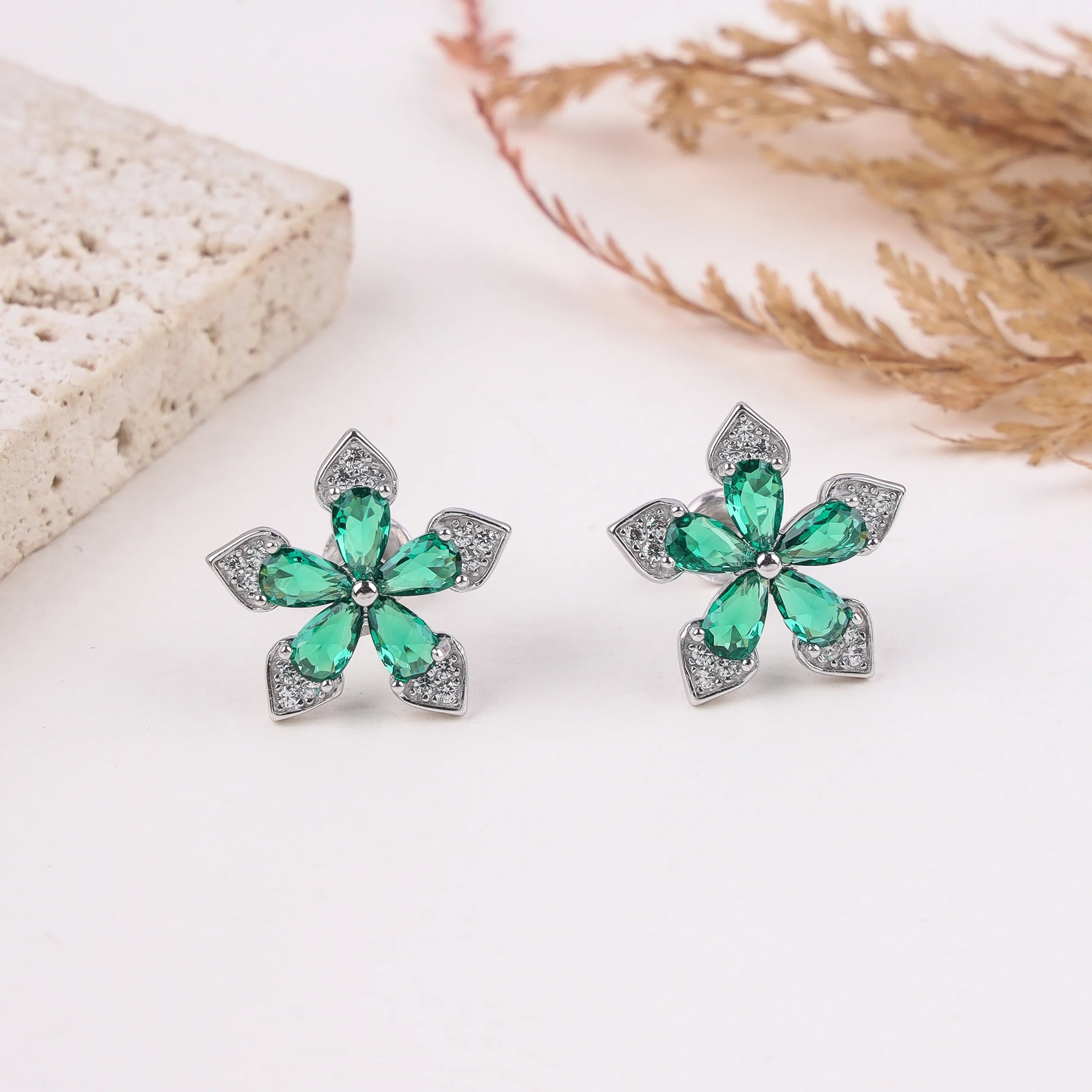 Emerald Petal Bloom (Silver)