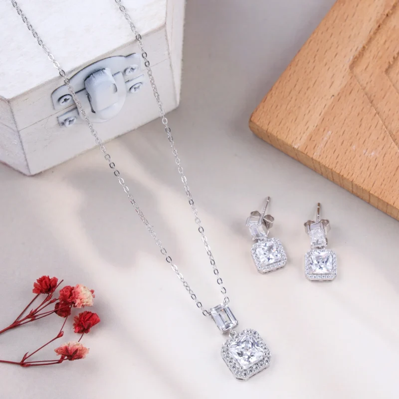 Luxe Cushion Cut Solitaire Set (Silver)