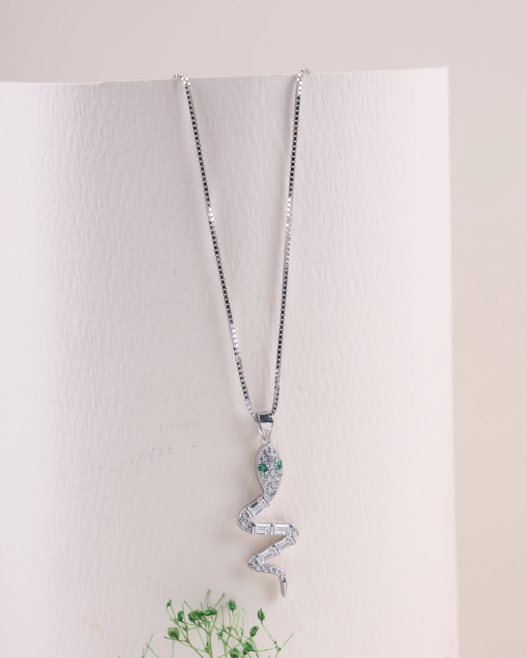 Serpentine Sparkle Necklace (Silver)
