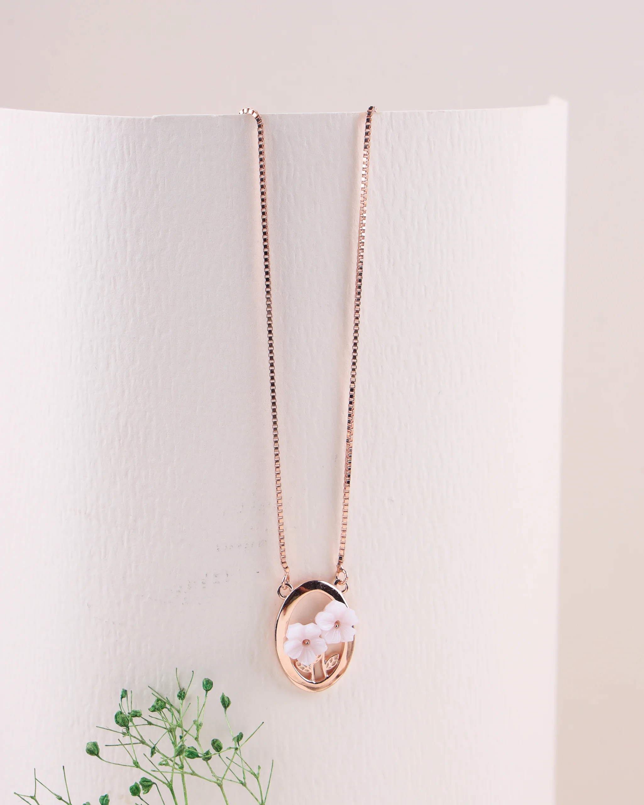 Enchanted Floral Frame Necklace (Rose Gold)