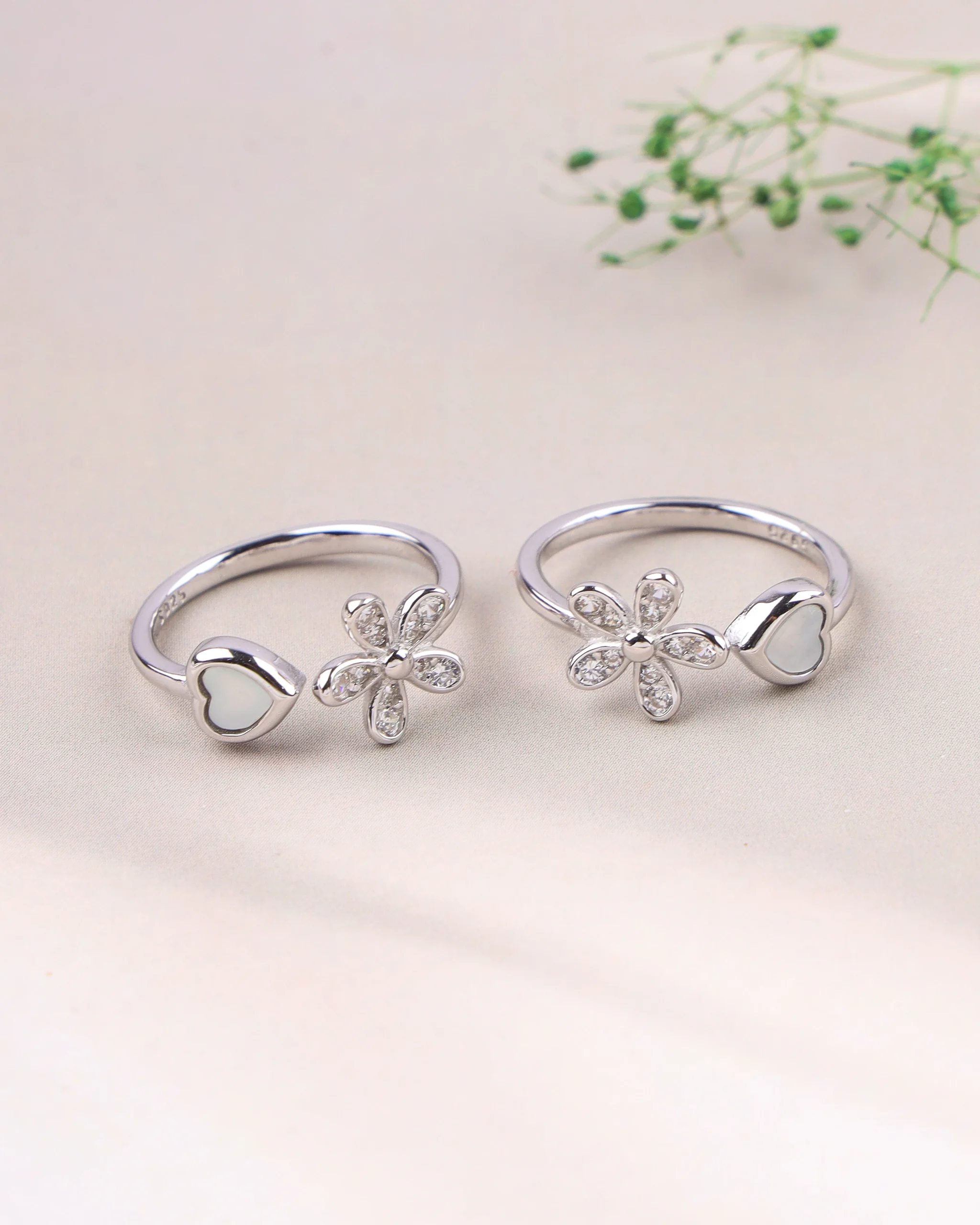 Sleek Sparkle Toe Ring