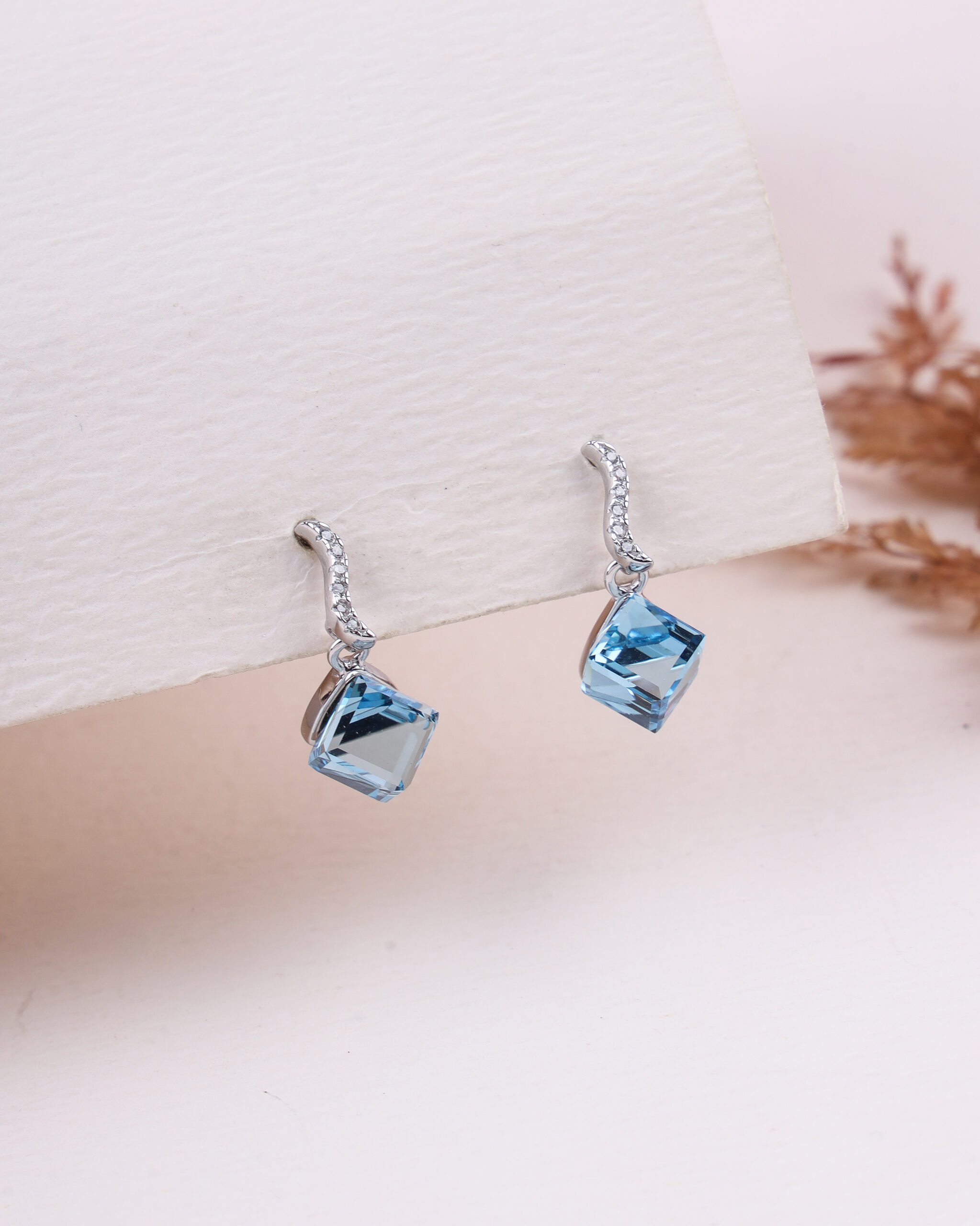 The Frozen Cube Dangles